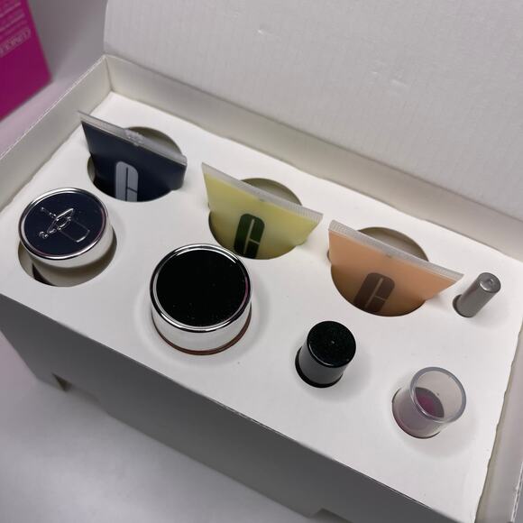 Clinique Gift Box Set, Quickliner Mascara Lip Balm Makeup Remover,Moisture Surge - Picture 5 of 11